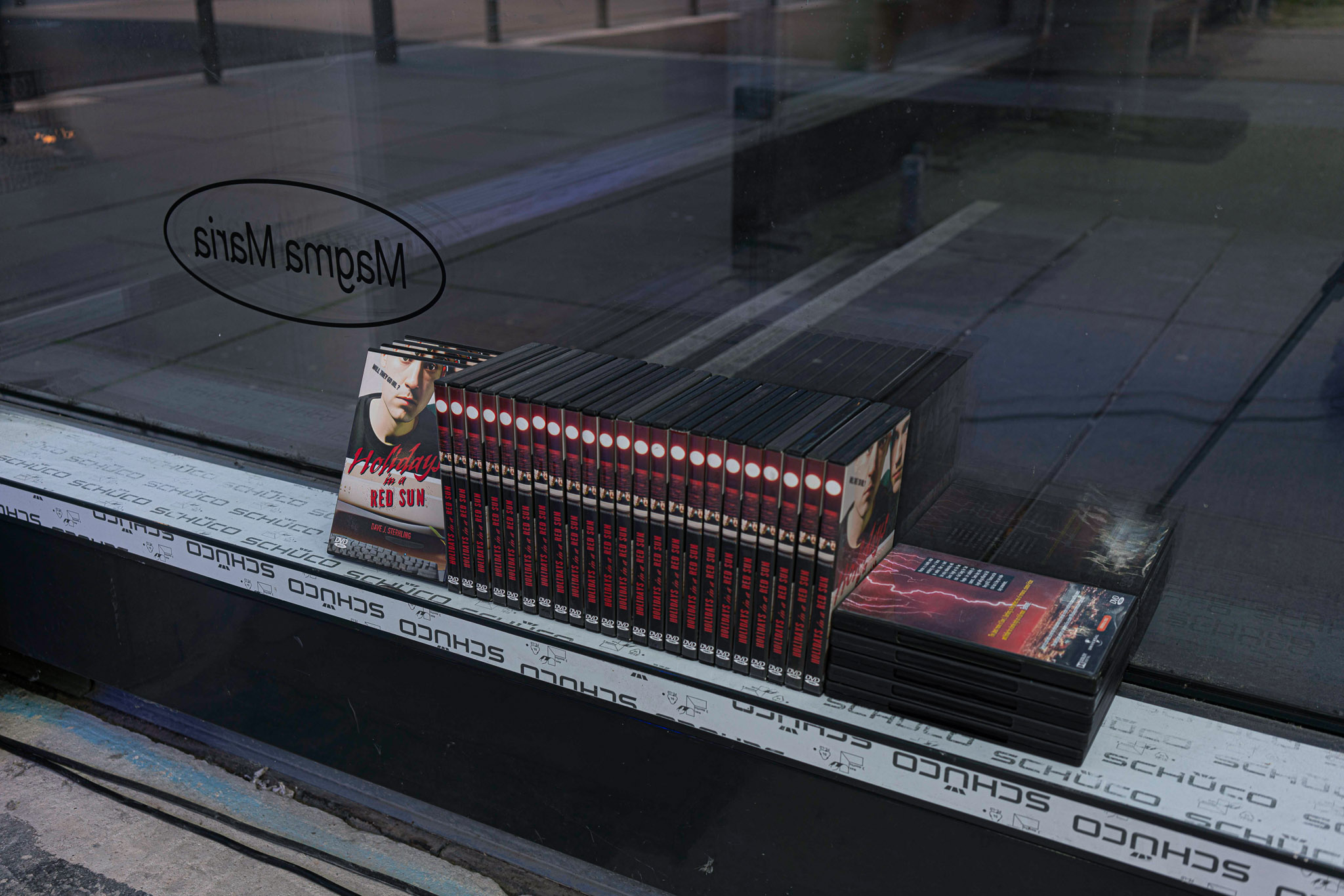 (Detail) <em>Holidays in a red sun</em>, 2023. Exhibition view: <em>Bubble Bath</em>, group show, cur. Lena Stewens and Jakob Otter, Magma Maria, Offenbach-am-Main (DE), 2023. Photo © Jakob Otter